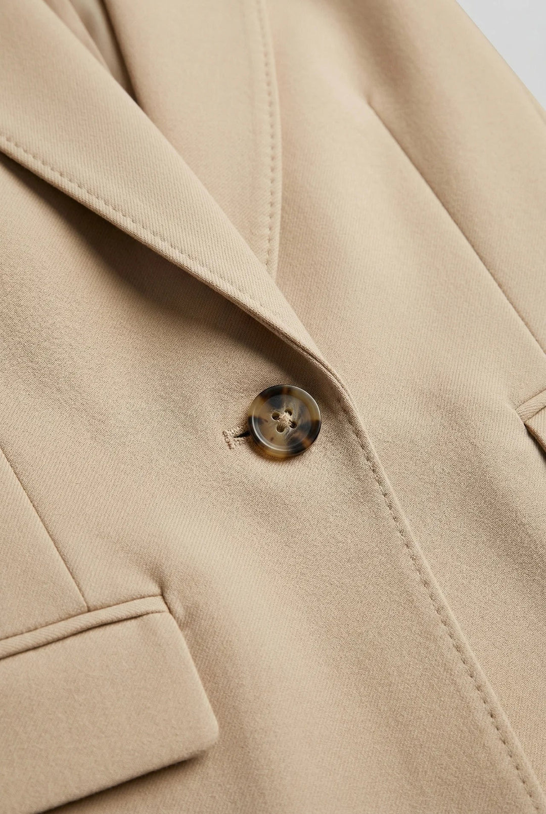 Lesley | Classic Fit Structured Blazer